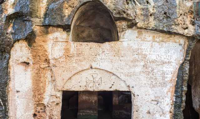 Una millenaria chiesa affrescata e 13 grotte: � il Casale dei santi Andrea e Procopio di Monopoli